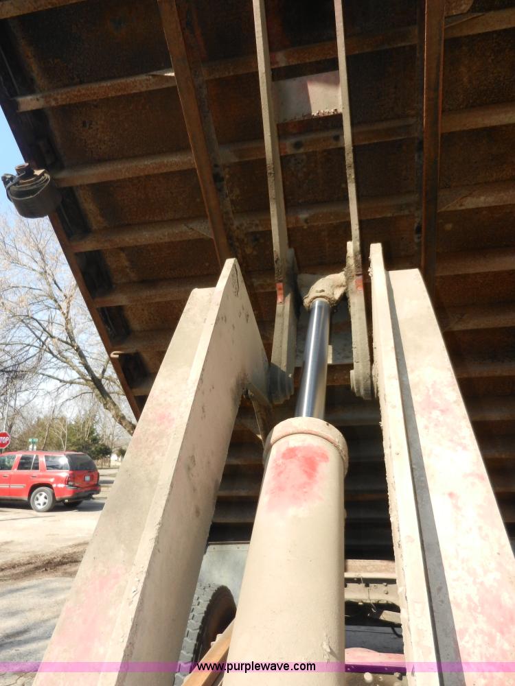 image for item A3956 1991 International 4900 dump truck