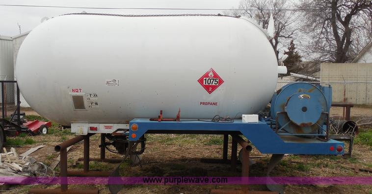 image for item A5156 1995 Ameritank truck bed mounted propane tank