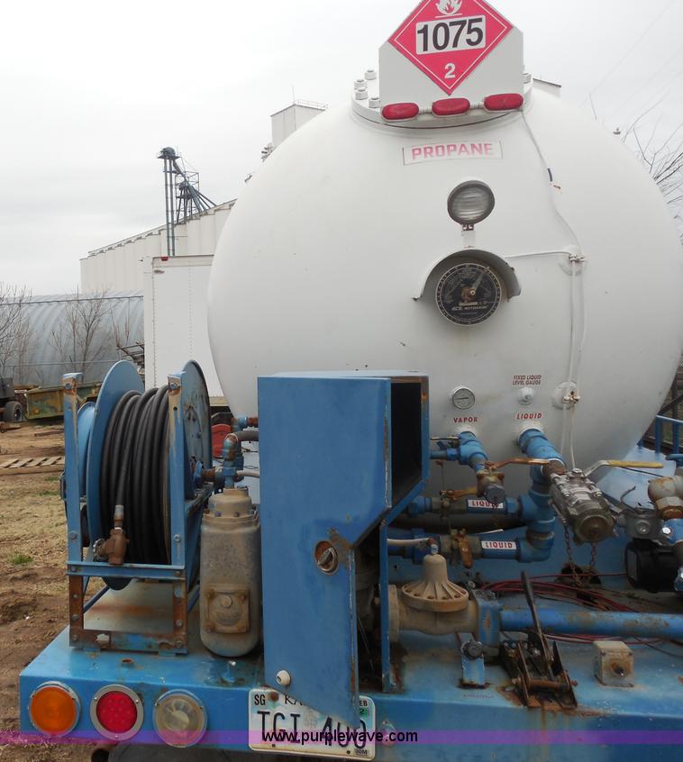 image for item A5156 1995 Ameritank truck bed mounted propane tank