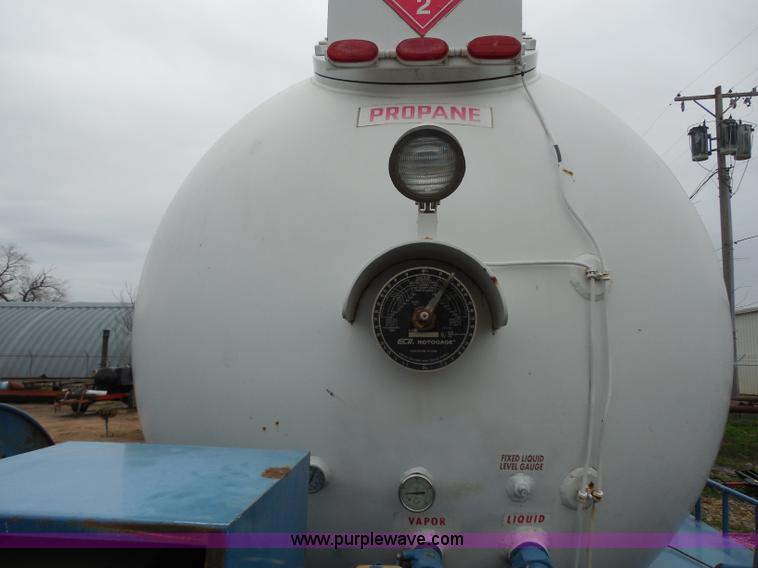 image for item A5156 1995 Ameritank truck bed mounted propane tank