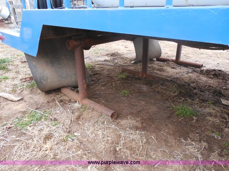 image for item A5156 1995 Ameritank truck bed mounted propane tank