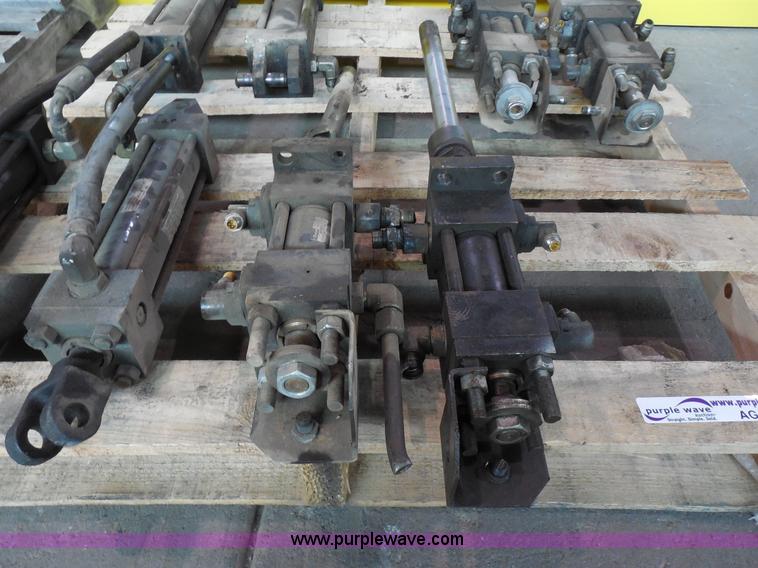 image for item AG9903 Assorted industrial cylinders