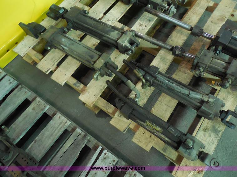 image for item AG9903 Assorted industrial cylinders