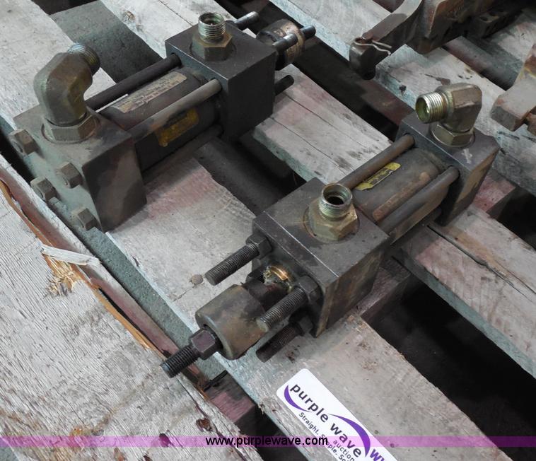 image for item AG9904 Assorted cylinders and clamps