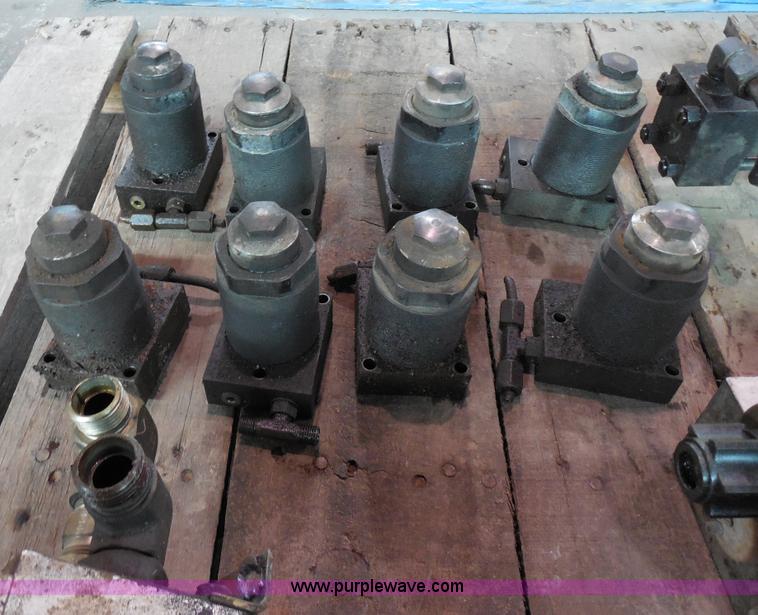 image for item AG9906 Parker valve body controls