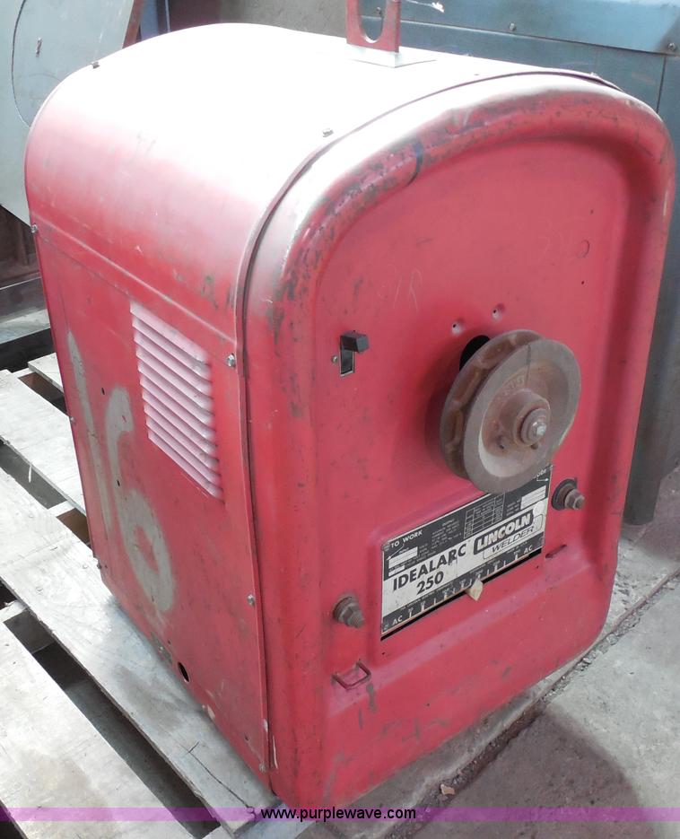 image for item AG9918 Lincoln Idealarc 250 welder