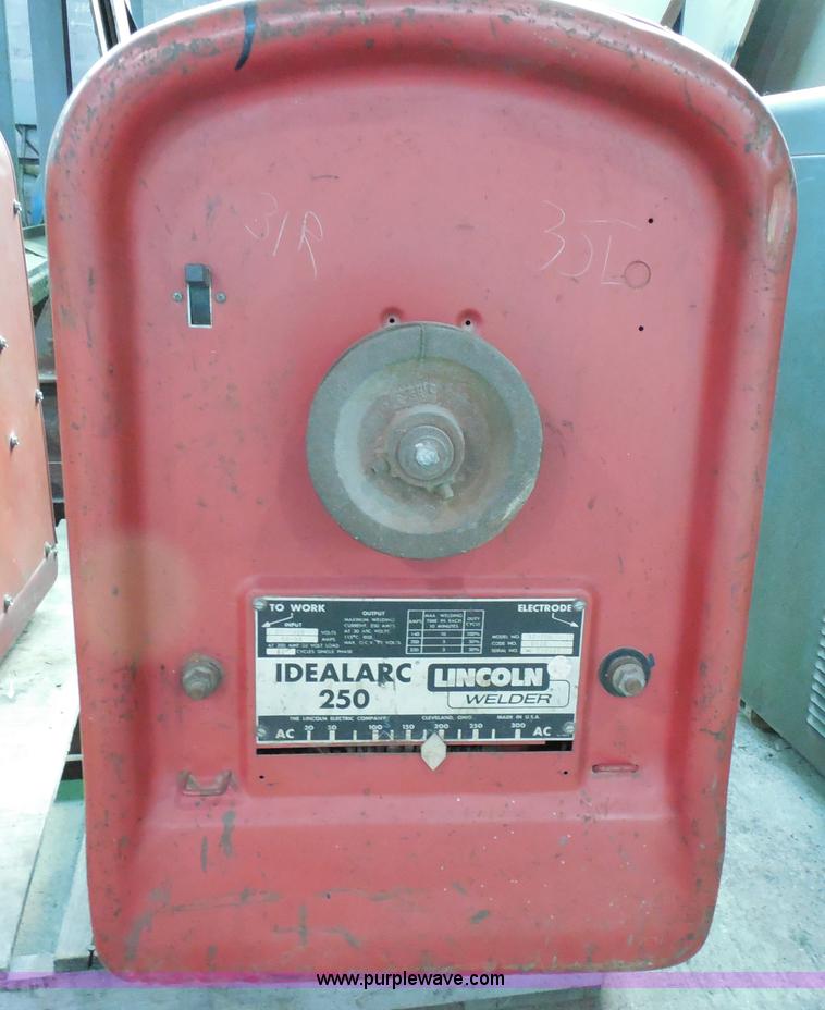 image for item AG9918 Lincoln Idealarc 250 welder