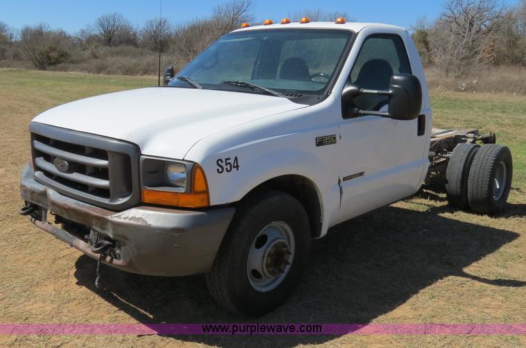 image for item B4664 2000 Ford F350 pickup truck
