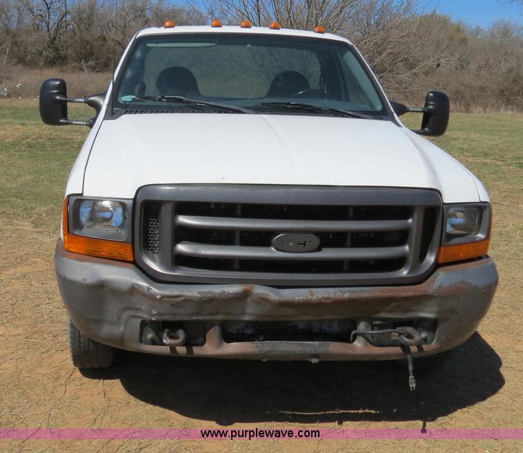 image for item B4664 2000 Ford F350 pickup truck