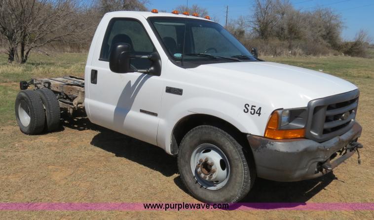image for item B4664 2000 Ford F350 pickup truck