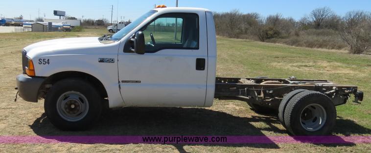 image for item B4664 2000 Ford F350 pickup truck