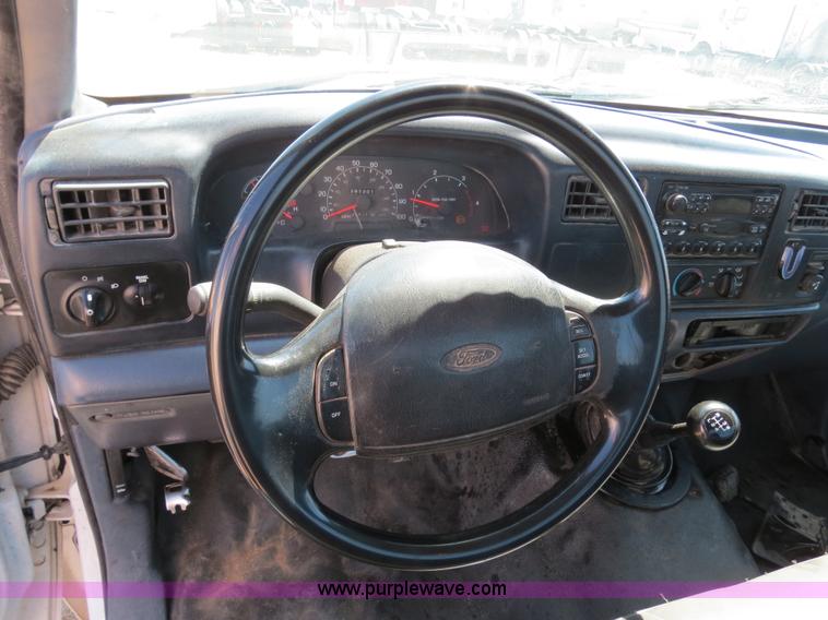 image for item B4664 2000 Ford F350 pickup truck