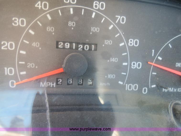 image for item B4664 2000 Ford F350 pickup truck