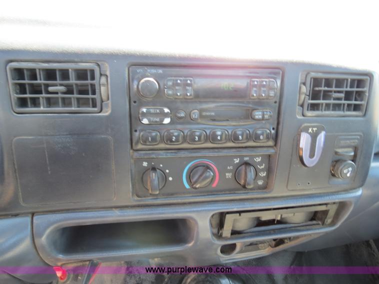 image for item B4664 2000 Ford F350 pickup truck