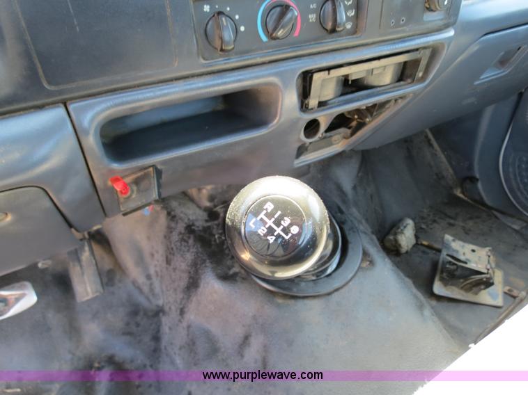 image for item B4664 2000 Ford F350 pickup truck