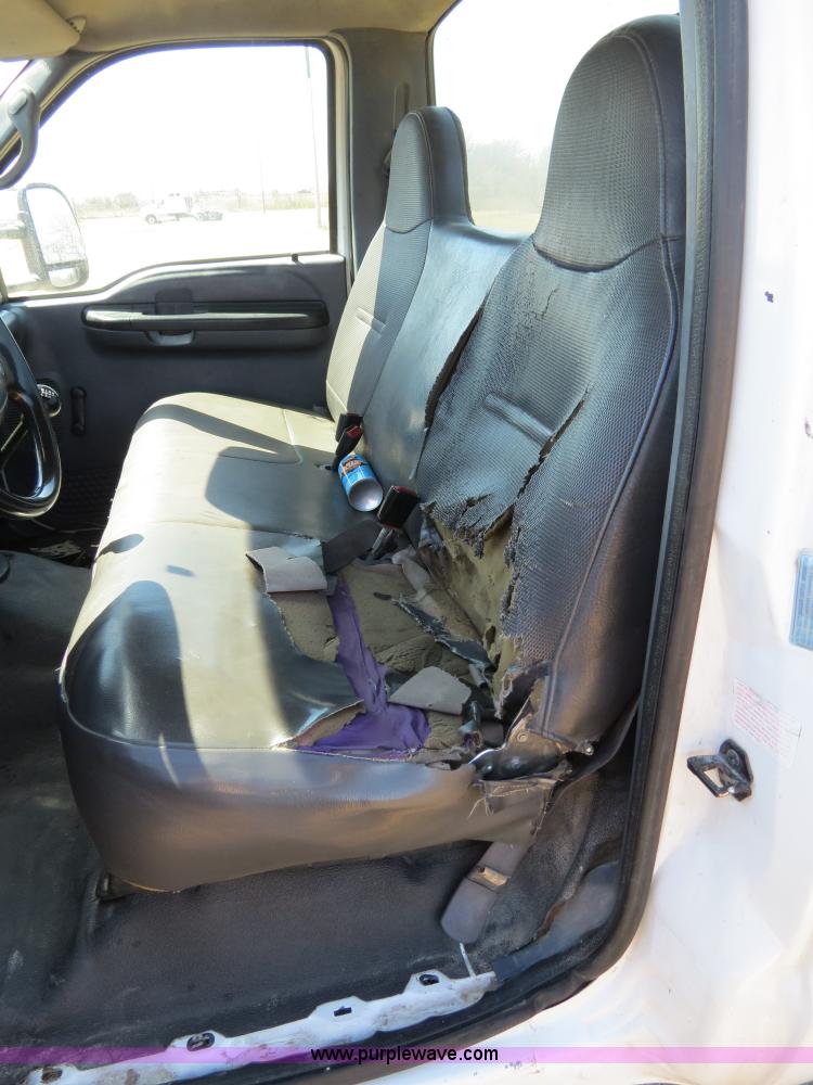 image for item B4664 2000 Ford F350 pickup truck