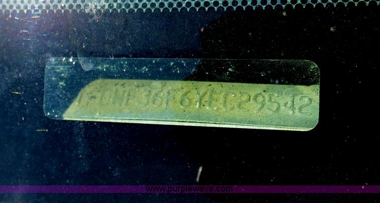 image for item B4664 2000 Ford F350 pickup truck