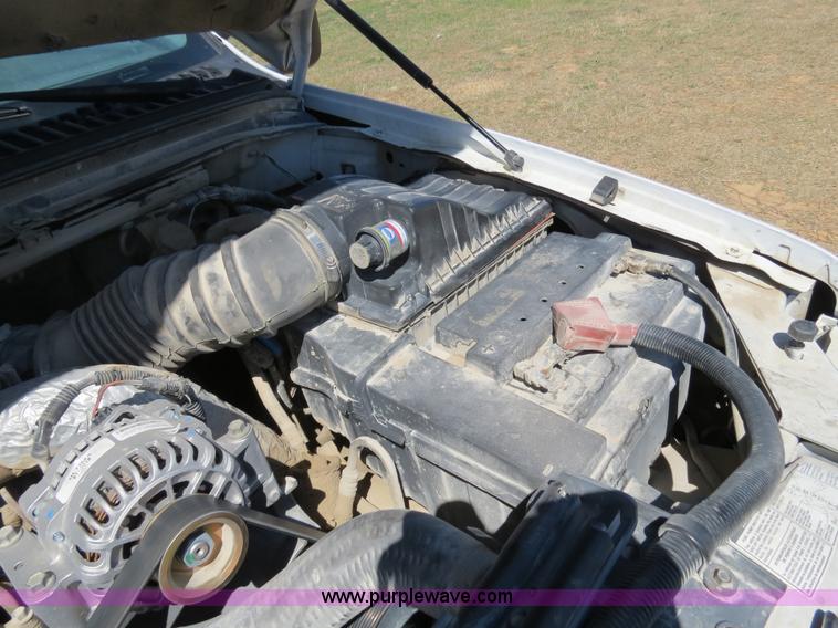 image for item B4664 2000 Ford F350 pickup truck