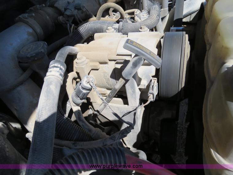 image for item B4664 2000 Ford F350 pickup truck