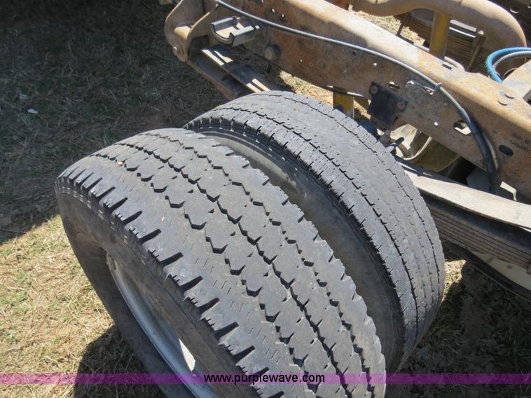 image for item B4664 2000 Ford F350 pickup truck