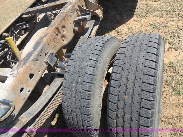 image for item B4664 2000 Ford F350 pickup truck