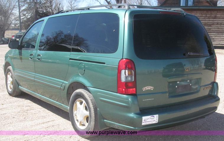 image for item B5426 2000 Oldsmobile Silhouette minivan