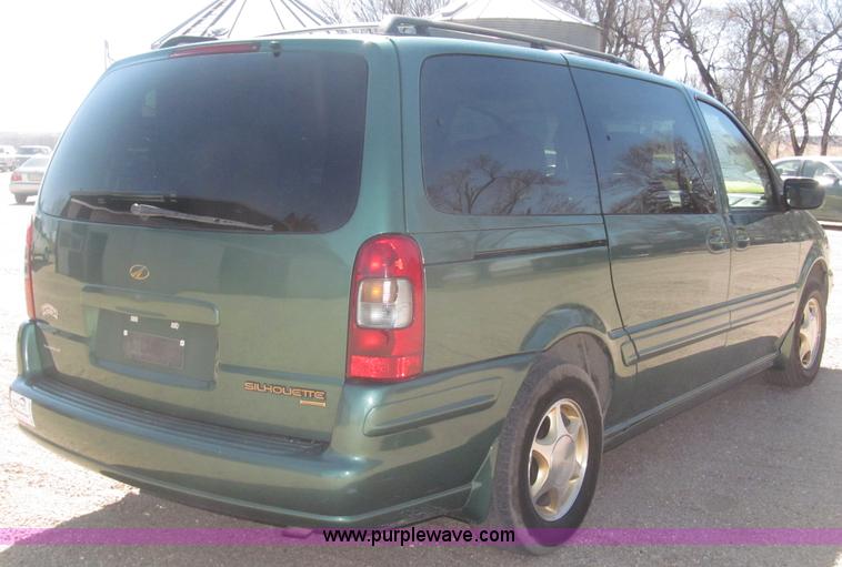image for item B5426 2000 Oldsmobile Silhouette minivan
