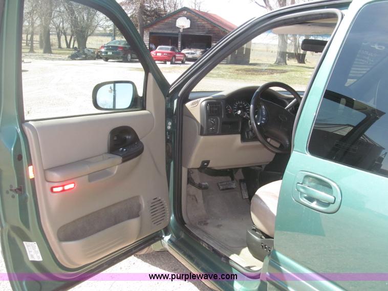 image for item B5426 2000 Oldsmobile Silhouette minivan