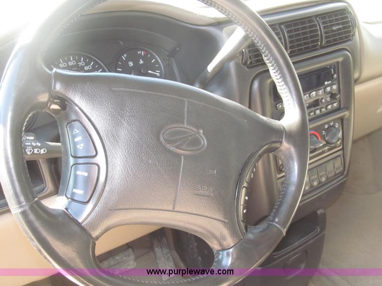 image for item B5426 2000 Oldsmobile Silhouette minivan