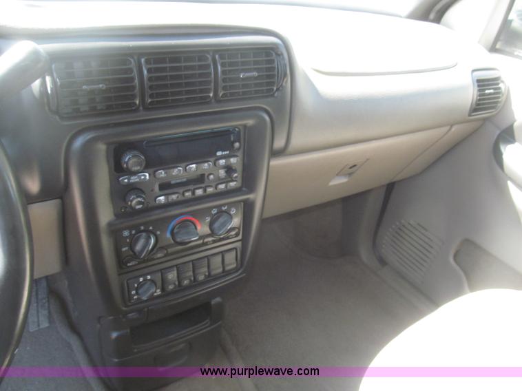 image for item B5426 2000 Oldsmobile Silhouette minivan