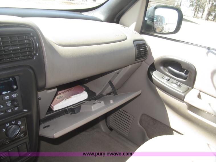 image for item B5426 2000 Oldsmobile Silhouette minivan