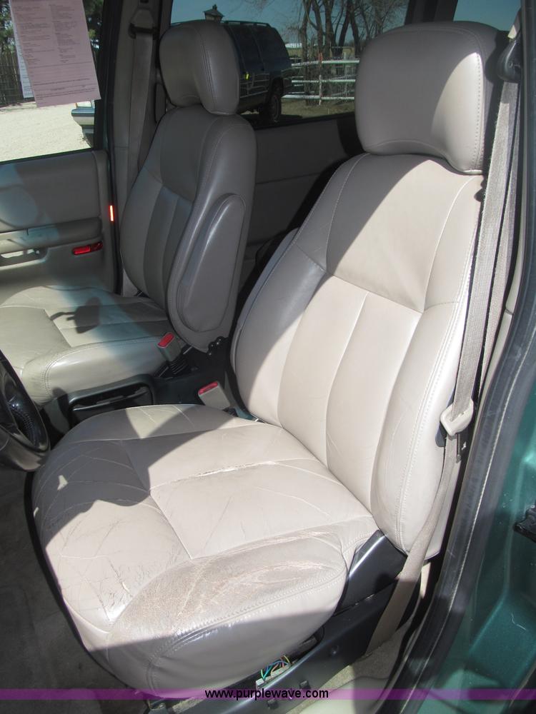 image for item B5426 2000 Oldsmobile Silhouette minivan