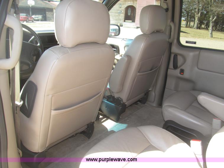 image for item B5426 2000 Oldsmobile Silhouette minivan