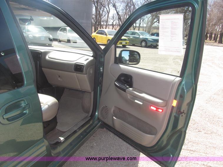 image for item B5426 2000 Oldsmobile Silhouette minivan