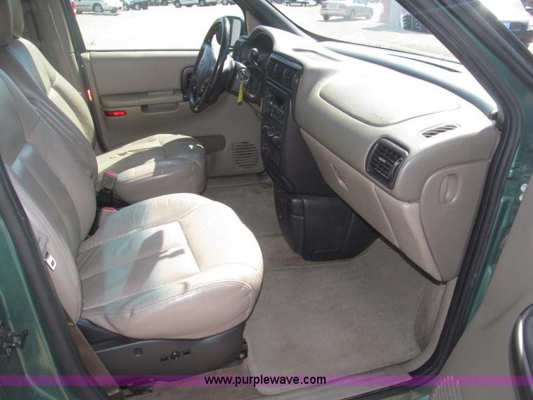 image for item B5426 2000 Oldsmobile Silhouette minivan