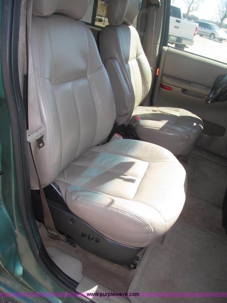 image for item B5426 2000 Oldsmobile Silhouette minivan