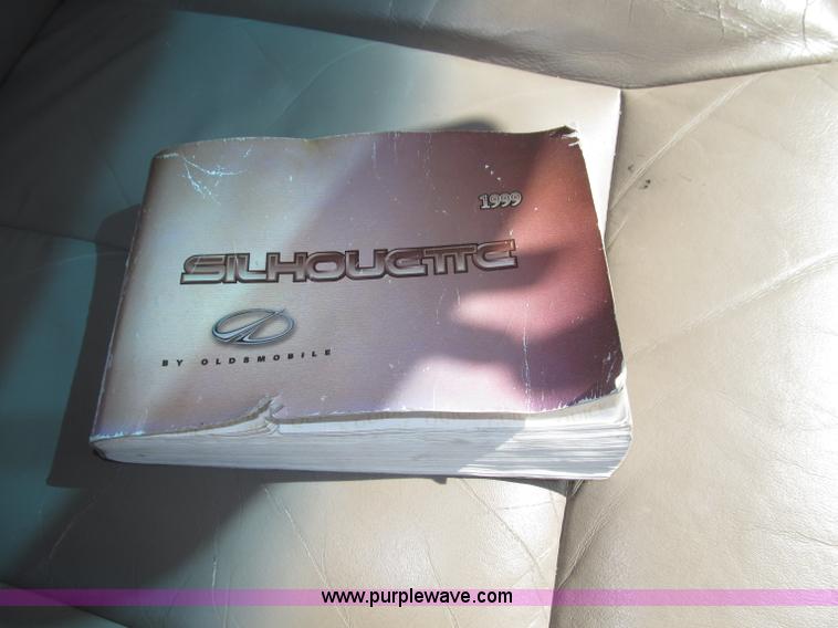 image for item B5426 2000 Oldsmobile Silhouette minivan