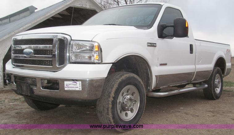 image for item B5437 2005 Ford F250 XLT Super Duty FX4 pickup truck