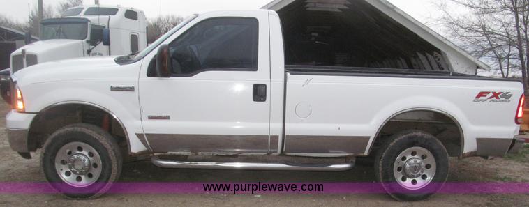 image for item B5437 2005 Ford F250 XLT Super Duty FX4 pickup truck