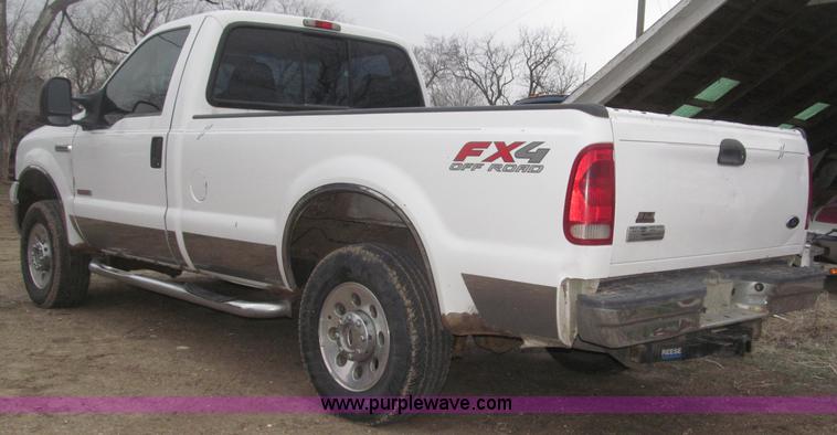 image for item B5437 2005 Ford F250 XLT Super Duty FX4 pickup truck