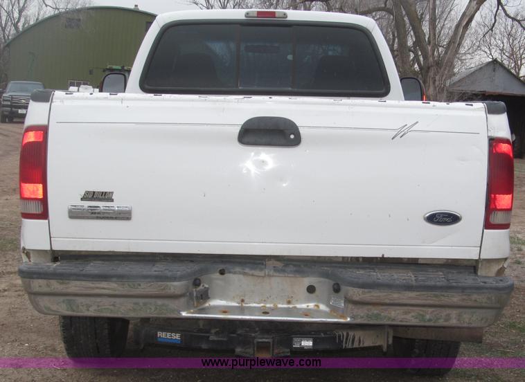 image for item B5437 2005 Ford F250 XLT Super Duty FX4 pickup truck