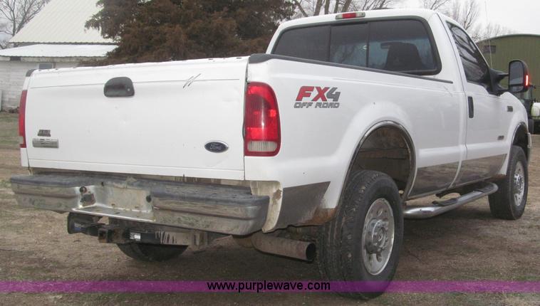 image for item B5437 2005 Ford F250 XLT Super Duty FX4 pickup truck