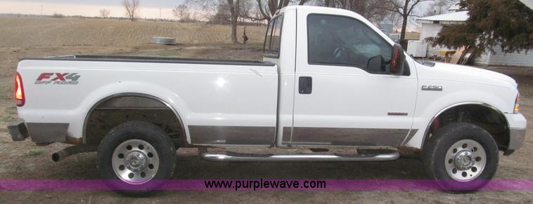 image for item B5437 2005 Ford F250 XLT Super Duty FX4 pickup truck