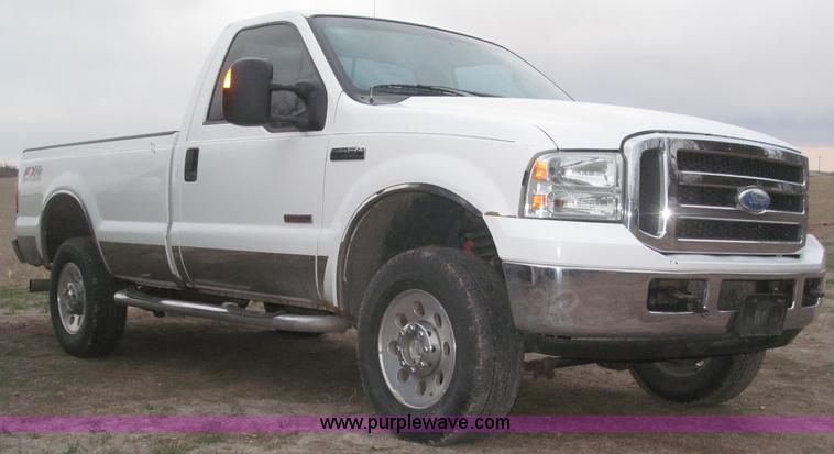image for item B5437 2005 Ford F250 XLT Super Duty FX4 pickup truck