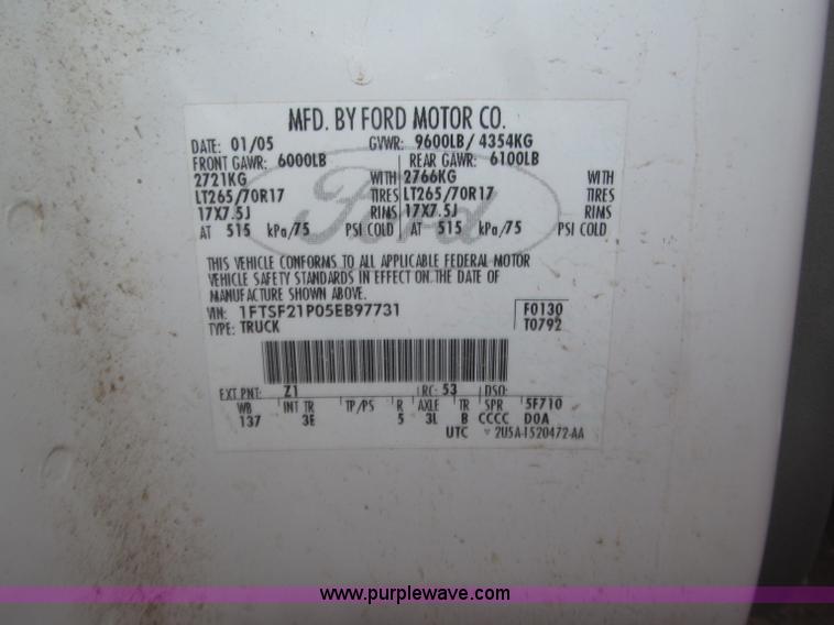 image for item B5437 2005 Ford F250 XLT Super Duty FX4 pickup truck