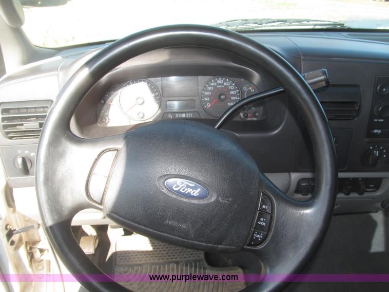 image for item B5437 2005 Ford F250 XLT Super Duty FX4 pickup truck