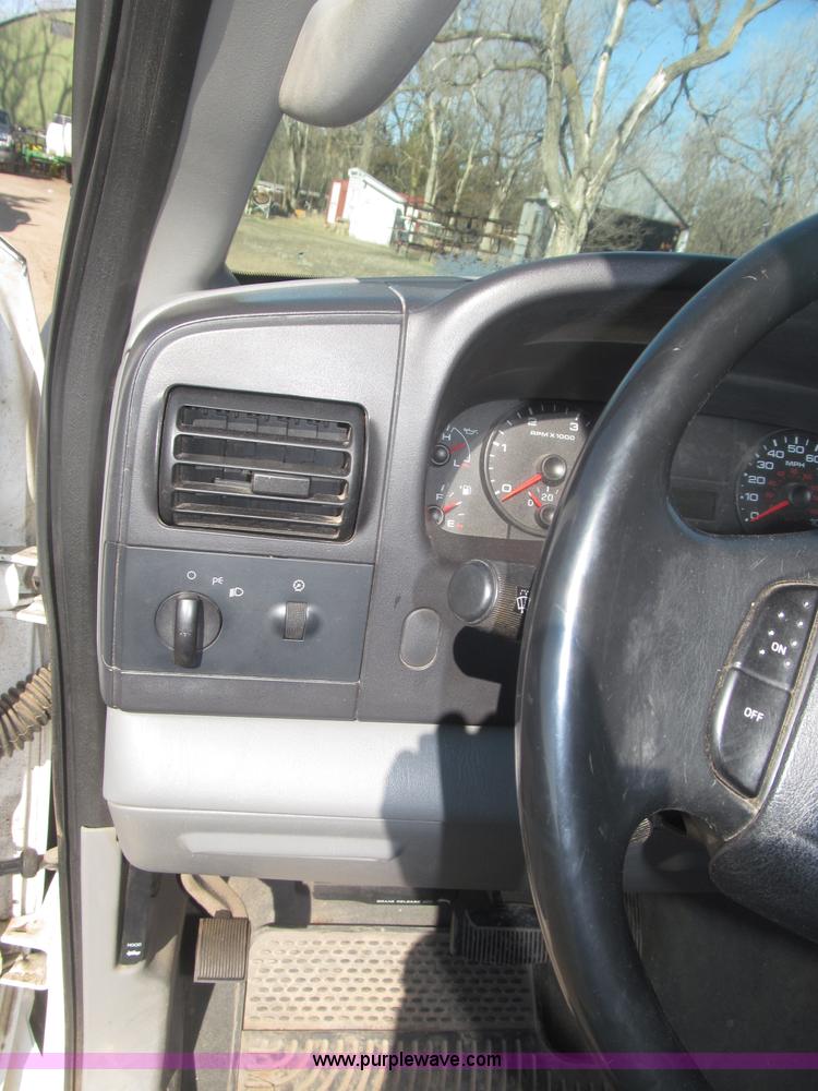 image for item B5437 2005 Ford F250 XLT Super Duty FX4 pickup truck