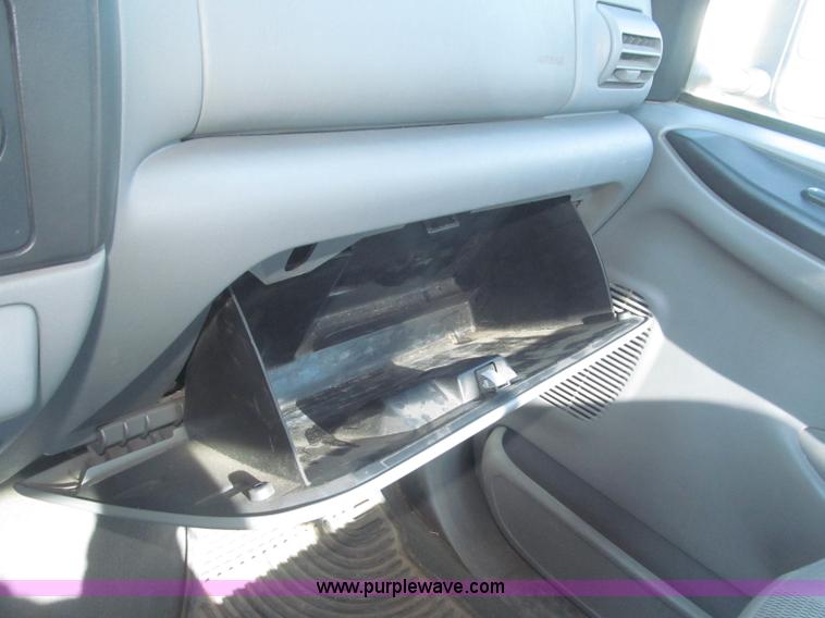 image for item B5437 2005 Ford F250 XLT Super Duty FX4 pickup truck