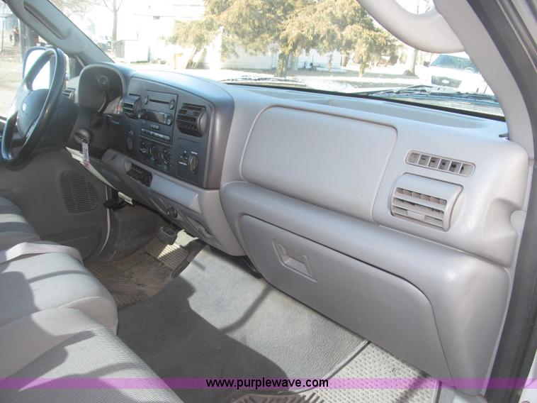 image for item B5437 2005 Ford F250 XLT Super Duty FX4 pickup truck