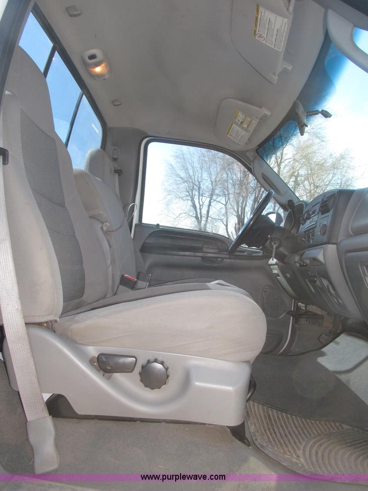 image for item B5437 2005 Ford F250 XLT Super Duty FX4 pickup truck